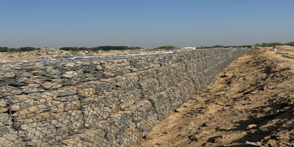 ઉના તાલુકાના સીમર ગામથી સીમર બંદરને જોડતા, રસ્તાની ગેબિયન વૉલની કામગીરી