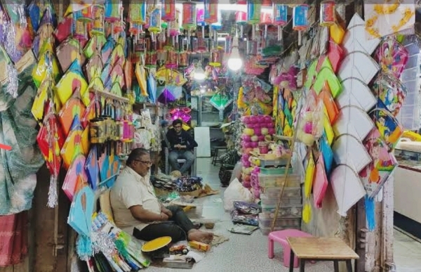 ઉતરાયણના પર્વ વચ્ચે જંબુસરનો 125 વર્ષ જૂનો પતંગ ઉદ્યોગ સંકટમાં આવી ગયો