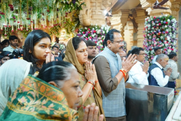 સોમનાથ મહાદેવના દર્શન કરી મંદિર પરિસરમાં ભાવપૂર્વક  ૐકાર જાપ કર્યા