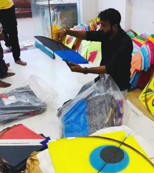 ઉતરાયણના પર્વ વચ્ચે જંબુસરનો 125 વર્ષ જૂનો પતંગ ઉદ્યોગ સંકટમાં આવી ગયો