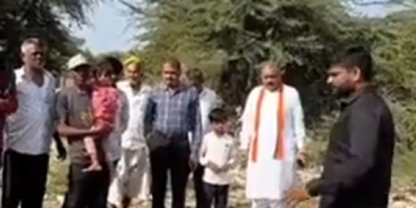 પાટણ જિલ્લાના દૂધારામપુરામાં દારૂના દૂષણ સામે ગ્રામજનોનો રોષ પાટણ જિલ્લાના દૂધારામપુરામાં દારૂના દૂષણ સામે ગ્રામજનોનો રોષ