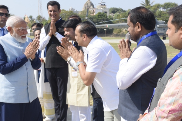 હેલિપેડથી ભાવસભર વિદાય* હેલિપેડથી ભાવસભર વિદાય*