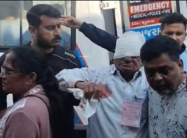 હારીજ-ચાણસ્મા હાઇવે પર એક્ટિવા ચાલકને બચાવવાના પ્રયાસ દરમિયાન લકઝરી બસ પલટી, બેના મોત અને 18 ઈજાગ્રસ્ત