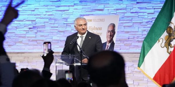 ઈરાનના નિર્વાસિત રાજકુમાર પહલવીએ, દેશવાસીઓને અપીલ કરી: રસ્તાઓ પર જ રહો, હું જલ્દી પાછો આવીશ