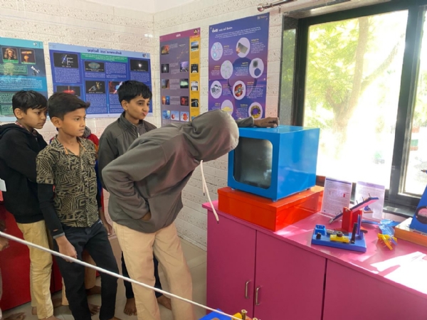 પોરબંદરના પી.એમ. નવાપરા પ્રાથમિક શાળાના વિદ્યાર્થીઓએ લોક વિજ્ઞાન કેન્દ્રની મુલાકાત લીધી.