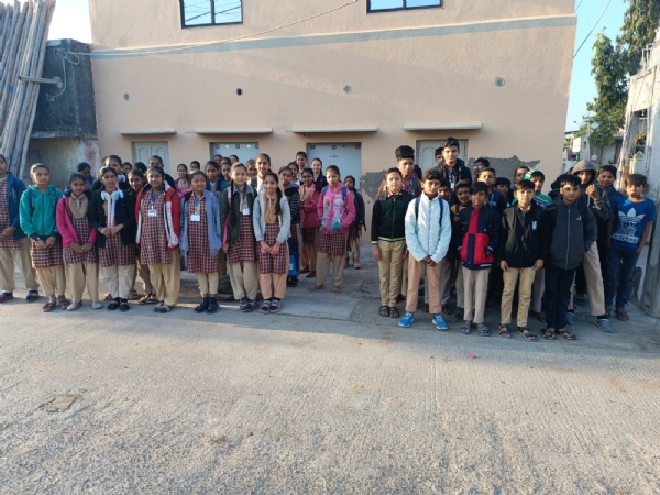 પોરબંદરના પી.એમ. નવાપરા પ્રાથમિક શાળાના વિદ્યાર્થીઓએ લોક વિજ્ઞાન કેન્દ્રની મુલાકાત લીધી.