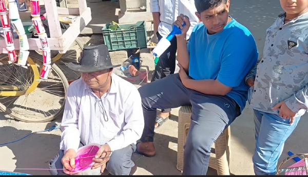 35 વર્ષથી સાવરકુંડલામાં રંગીલા માંજાવાળા તરીકે પ્રખ્યાત મહેબુબભાઇ કાદરી – ગુજરાતભરમાંથી ખરીદદારો ઉમટી પડે