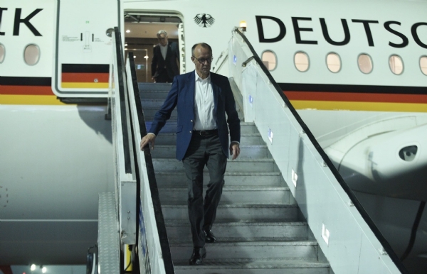 જર્મન ચાન્સેલર ફ્રેડરિક મર્જ અમદાવાદ પહોંચ્યા જર્મન ચાન્સેલર ફ્રેડરિક મર્જ અમદાવાદ પહોંચ્યા