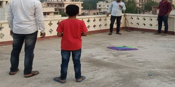 જામનગર જિલ્લામાં ઉત્તરાયણ પહેલા લાલબત્તી સમાન કિસ્સો : પતંગ વાયરમાં અડી જતાં 10 વર્ષના બાળકનું મોત