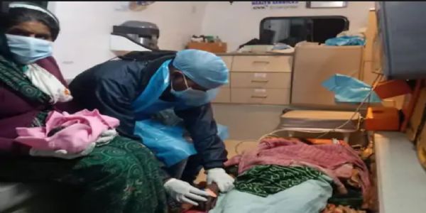 108 એમ્બ્યુલન્સ ટીમે રસ્તામાં કરાવી સફળ પ્રસૂતિ, માતા–બાળક સુરક્ષિત