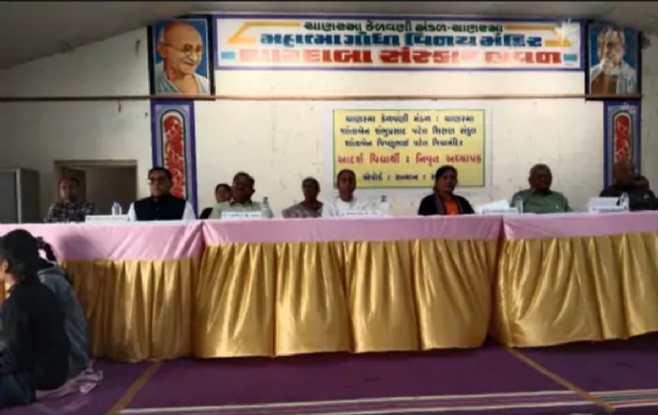 ચાણસ્મામાં નિવૃત્ત શિક્ષકોનો વિદાય સમારંભ યોજાયો