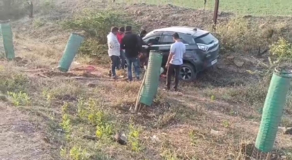 ભાવનગર–સોમનાથ નેશનલ હાઈવે પર 24 કલાકમાં બીજી અકસ્માતની ઘટના, માટીના પાળાને કારણે કાર પલ્ટી