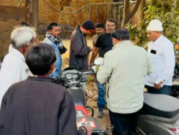 બાલીસણા ગામમાં યુવક મંડળ દ્વારા દ્વિચક્રીય વાહન ચાલકોની સુરક્ષા માટે સેફ્ટી ગાર્ડ લગાવવાની અભિયાન હાથ ધરાયું