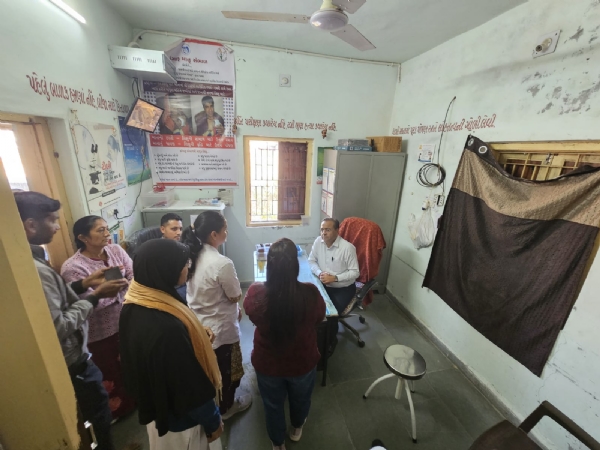 વિસનગર તાલુકાના સવાલા ગામે જિલ્લા કલેક્ટરની પ્રાથમિક આરોગ્ય કેન્દ્રની મુલાકાત