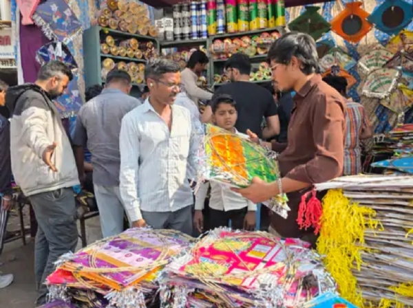 ઉત્તરાયણ પૂર્વે પાટણ જિલ્લામાં પતંગ-દોરીના બજારમાં ભારે ચહલપહલ