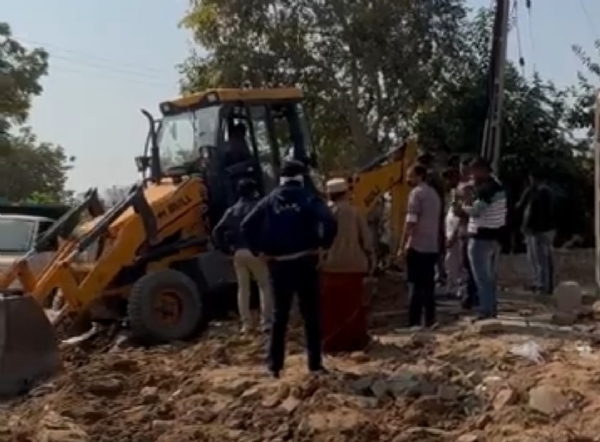 પાટણ નગરપાલિકાની અંબાજી નેળિયામાં દબાણ હટાવવાની કામગીરી હાથ ધરી પાટણ નગરપાલિકાની અંબાજી નેળિયામાં દબાણ હટાવવાની કામગીરી હાથ ધરી