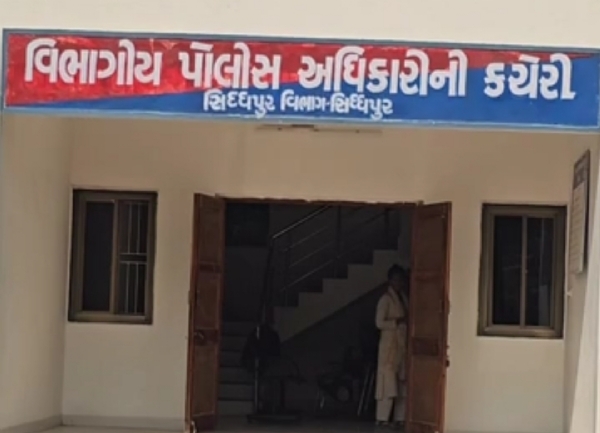 સિદ્ધપુર તાલુકાના કોટ ગામે દેશી દારૂની બે ભઠ્ઠીઓ પર પોલીસના દરોડા