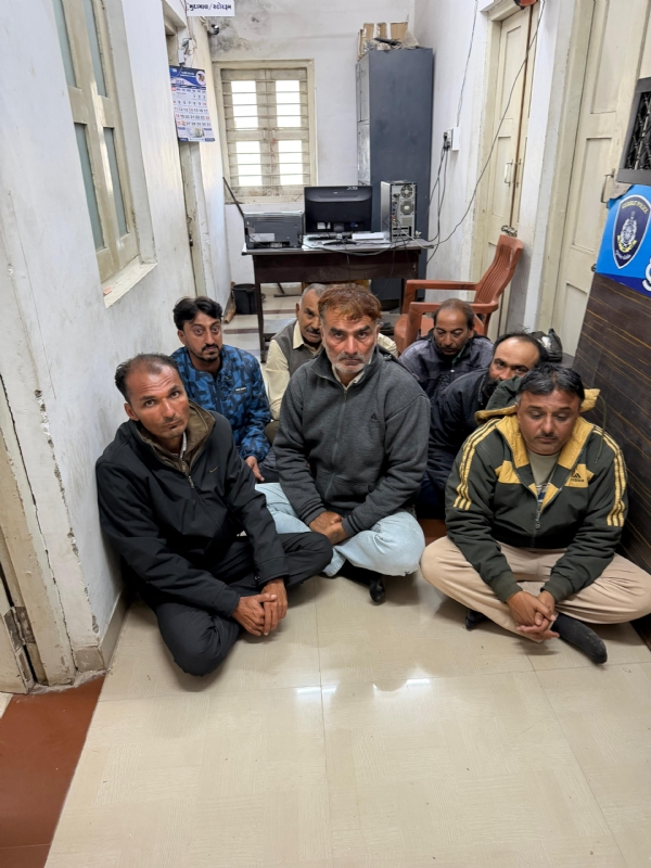 ભોળદર ગામે જાહેરમા જુગાર રમી રહેલા 7 શખ્સો ઝડપાયા.