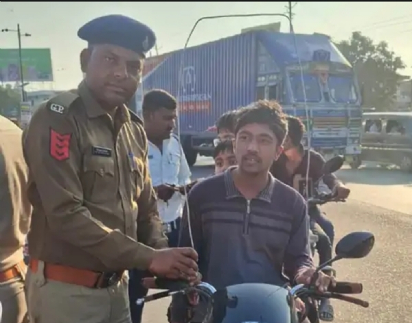 ઉત્તરાયણમાં માર્ગ સલામતી માટે સિદ્ધપુર ટ્રાફિક પોલીસે વિનામૂલ્યે લોખંડના સેફ્ટી ગાર્ડ લગાવવામાં આવ્યા