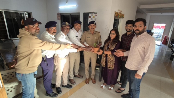 ટ્રાફિક પોલીસની સંવેદનશીલ કામગીરીથી યુવાનનો જીવ બચ્યો.