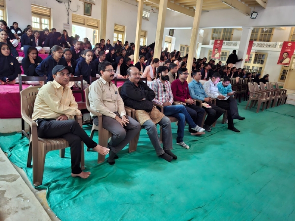 ગુરુકુલ મહિલા કોલેજ ખાતે રાષ્ટ્રીય યુવા દિવસ નિમિતે યુવા મતદાતા નામ નોંધણી શિબિર યોજાઈ.