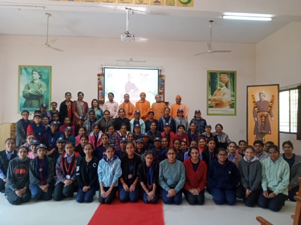 પોરબંદરમાં રાષ્ટ્રીય યુવા દિવસ નિમિત્તે યુવા સંમેલન યોજાયું.