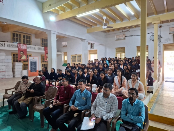 ગુરુકુલ મહિલા કોલેજ ખાતે રાષ્ટ્રીય યુવા દિવસ નિમિતે યુવા મતદાતા નામ નોંધણી શિબિર યોજાઈ.