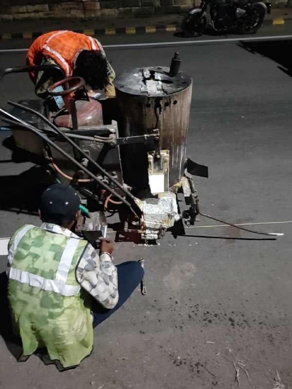 પોરબંદર મનપા દ્વારા રોડ ફર્નિચરનું કામ શરૂ કરાયું.