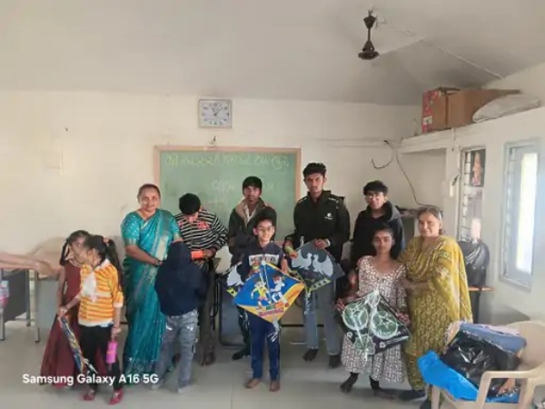 દિવ્યાંગ બાળકો માટે પતંગોત્સવ યોજાયો