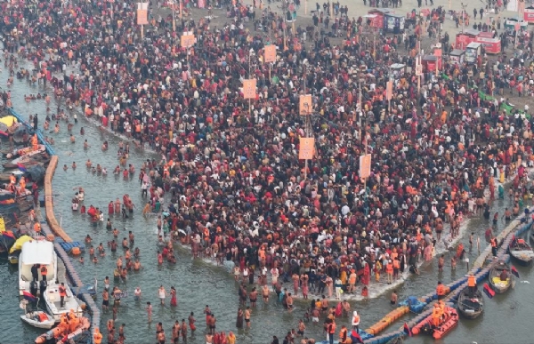 સંગમમાં શ્રદ્ધાળુઓની ભીડ