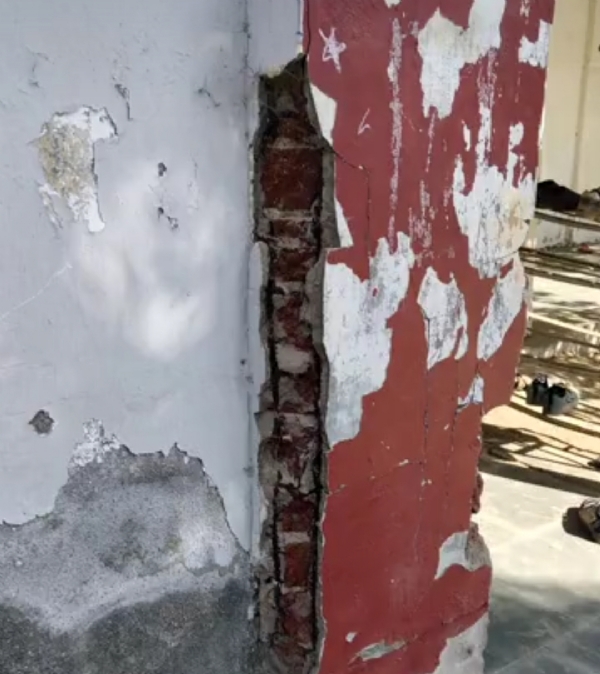 પાટણ તાલુકાના સંખારી ગામની પ્રાથમિક શાળાના જર્જરિત ઓરડાઓ દૂર કરવાની માંગ