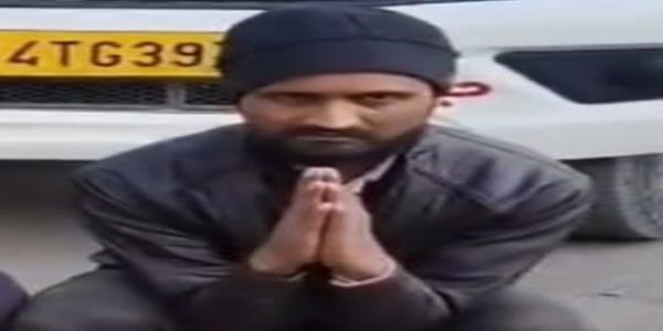 અંબાજીમાં મનોજ ઉર્ફે ગઝની નામના યુવક પાસેથી ગેરકાયદેસર પિસ્તોલ ખરીદી...... ગેરકાયદેસર પિસ્તોલ અને બોલેરો સાથે ધરપકડ કરાયેલા નરપત બંજારાની પૂછપરછ બાદ અંબાજી માંથી બે આરોપીઓની     ધરપકડ કરી.....