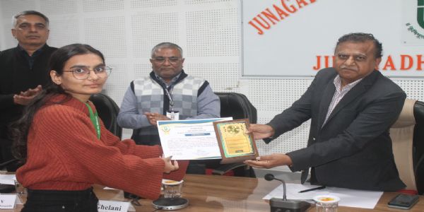 જૂનાગઢ કૃષિ યુનિવર્સિટી ખાતે ‘અન્વેશન ૨૦૨૫-૨૬’ સ્ટુડન્ટ રીસર્ચ કન્વેન્શન યોજાયું જૂનાગઢ કૃષિ યુનિવર્સિટીના પસંદગી પામેલા ૬ વિદ્યાર્થીઓ વલ્લભ વિદ્યાનગર ખાતે વેસ્ટ ઝોન કક્ષાની સ્પર્ધામાં પ્રતિનિધિત્વ કરશે