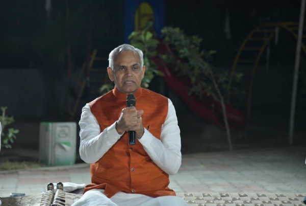 હણોલ ગામે રાત્રી સભા યોજાઈ