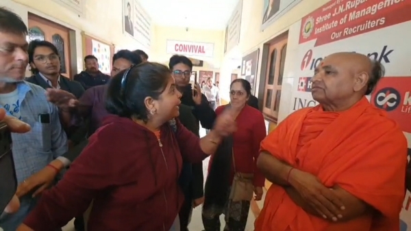 જે.એન.રૂપારેલ કોલેજ ખાતે એમ.બી.એના 42 વિદ્યાર્થીઓનું ભાવિ અંધકારમય.