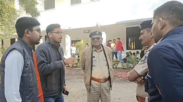 અમરેલીમાં ABVPનું હલ્લાબોલ: વિદ્યાર્થીની છેડતીના કથિત મુદ્દે કોલેજ કેમ્પસમાં વિરોધ, પ્રેસ કોન્ફરન્સ યોજાઈ