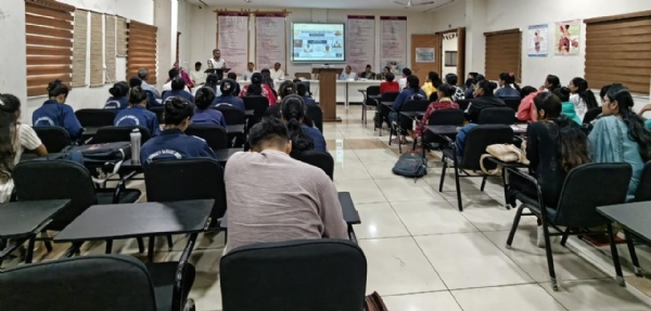 સંસ્કૃત યુનિવર્સિટી ખાતે