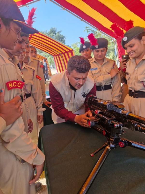 એમ.એન. કોલેજના એનસીસી કેડેટ્સે ઇન્ડિયન આર્મી ડે નિમિતે રાષ્ટ્રીય રક્ષા યુનિવર્સિટીમાં “નો યોર આર્મી” કાર્યક્રમની મુલાકાત લીધી