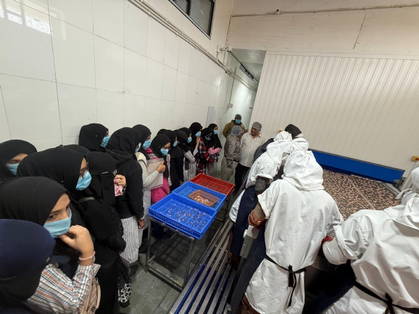 મદરેસા સ્કૂલ ના વિદ્યાર્થીઓએ સી ફૂટ કંપનીની ઔદ્યોગિક મુલાકત લીધી.