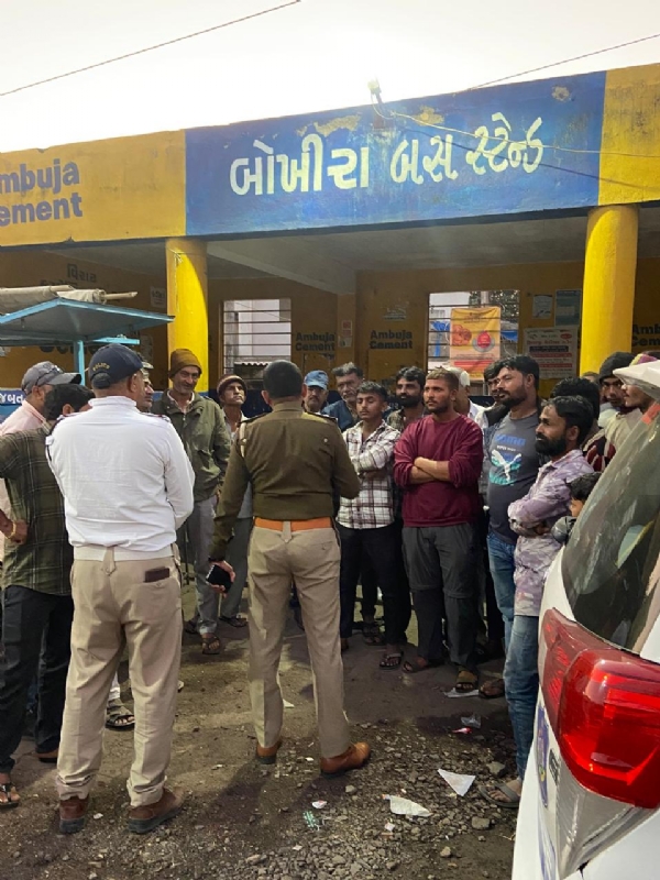 બોખીરા બસ સ્ટેશન ખાતે ટ્રાફિક અવેરનેશ કાર્યક્રમ યોજાયો.