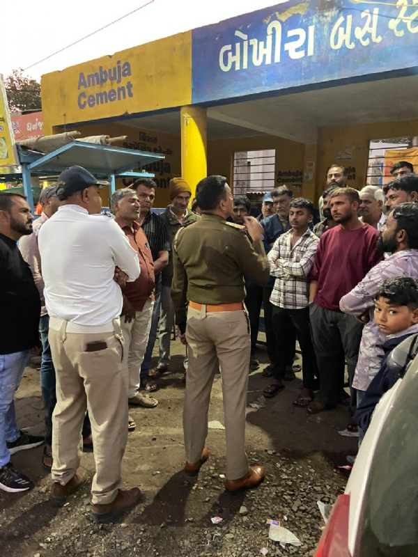 બોખીરા બસ સ્ટેશન ખાતે ટ્રાફિક અવેરનેશ કાર્યક્રમ યોજાયો.