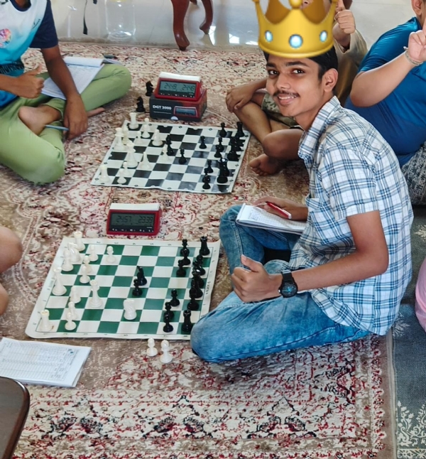પોરબંદરના 15 વર્ષના સગીરે આંતરરાષ્ટ્રીય ચેસ ફેડરેશનનું ટાઇટલ જીત્યું.