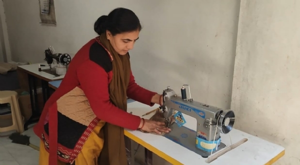 ચલાલાની હંસાબેન રાઠોડ બન્યા મહિલા સશક્તિકરણનું પ્રેરણાસ્ત્રોત, 400થી વધુ મહિલાઓને આત્મનિર્ભર બનાવ્યા