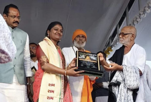 વડીયા પે સેન્ટર શાળાના શિક્ષિકાનું રાજ્યસ્તરીય બહુમાન