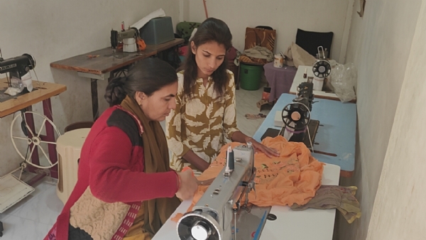 ચલાલાની હંસાબેન રાઠોડ બન્યા મહિલા સશક્તિકરણનું પ્રેરણાસ્ત્રોત, 400થી વધુ મહિલાઓને આત્મનિર્ભર બનાવ્યા