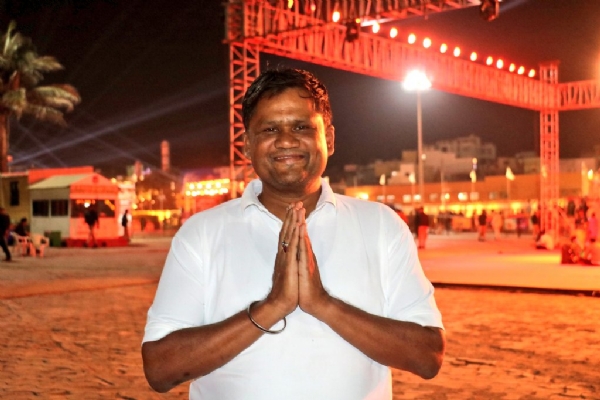 સોમનાથ મંદિર ખાતે ધન્યતા અનુભવતા યાંત્રિક