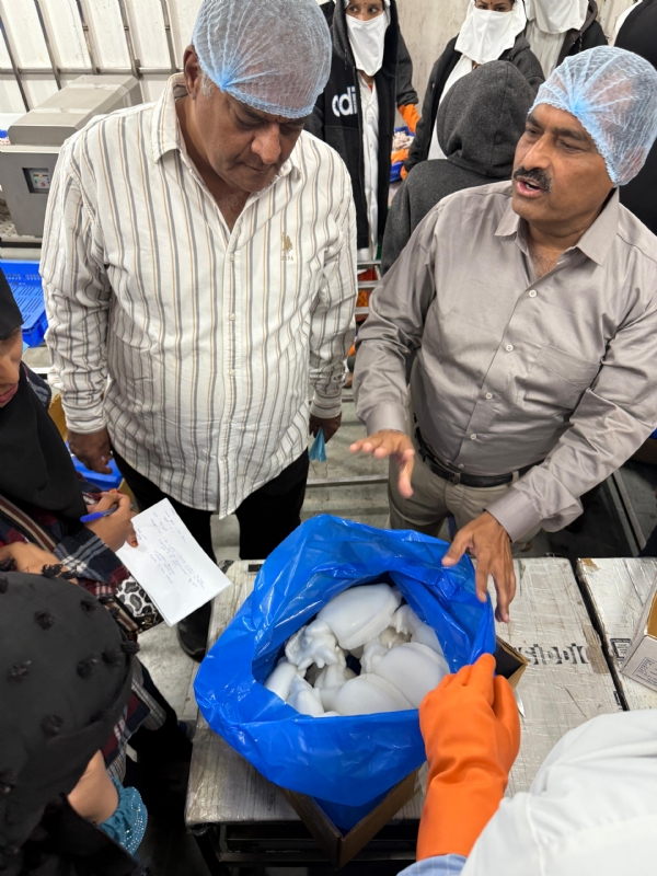 મદરેસા સ્કૂલ ના વિદ્યાર્થીઓએ સી ફૂટ કંપનીની ઔદ્યોગિક મુલાકત લીધી.