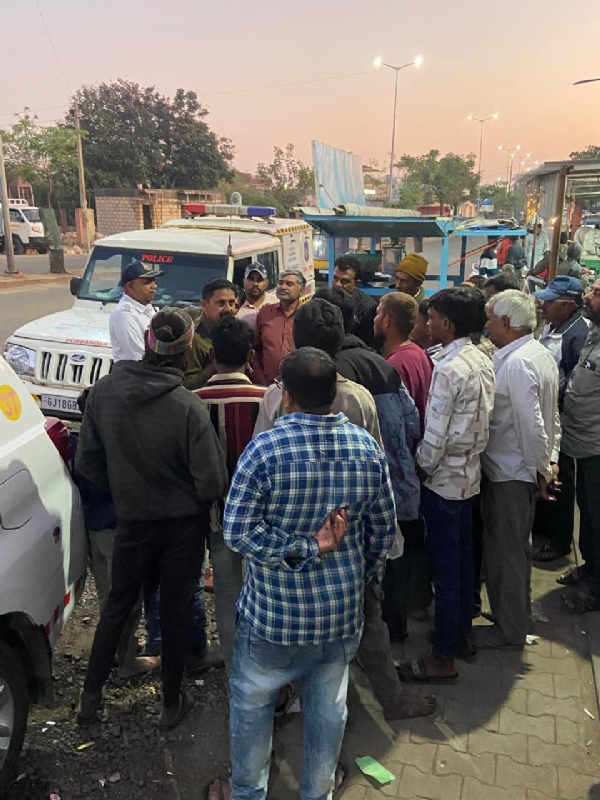 બોખીરા બસ સ્ટેશન ખાતે ટ્રાફિક અવેરનેશ કાર્યક્રમ યોજાયો.