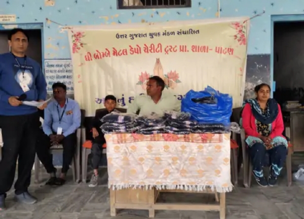 પાટણની બોમ્બે મેટલ પ્રાથમિક શાળામાં જરૂરિયાતમંદ બાળકોને ગરમ મોજાનું વિતરણ