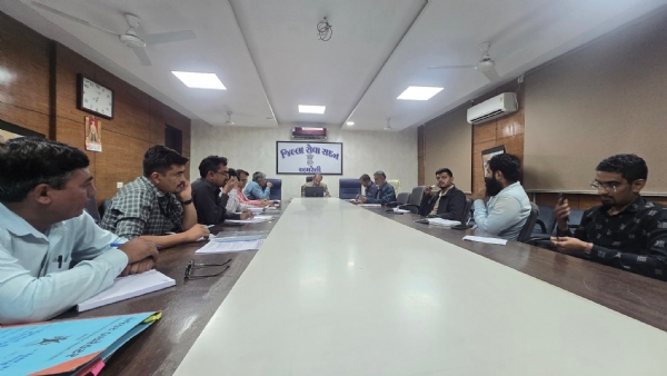 અમરેલી જિલ્લા સેવા સદન ખાતે ડી.ડી.ઓ.ની અધ્યક્ષતામાં પ્રાકૃતિક કૃષિ સમીક્ષા બેઠક યોજાઈ